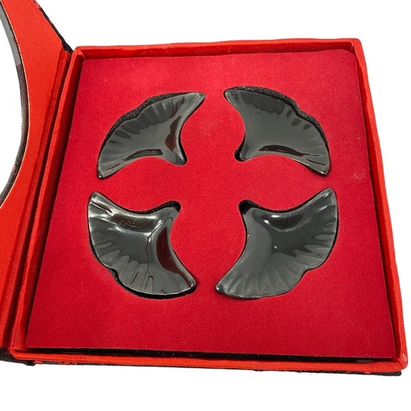 Porcelain Black Flower Petal Whale Tail Chopstick Rests Set of 4 Vintage. - Picture 2 of 7